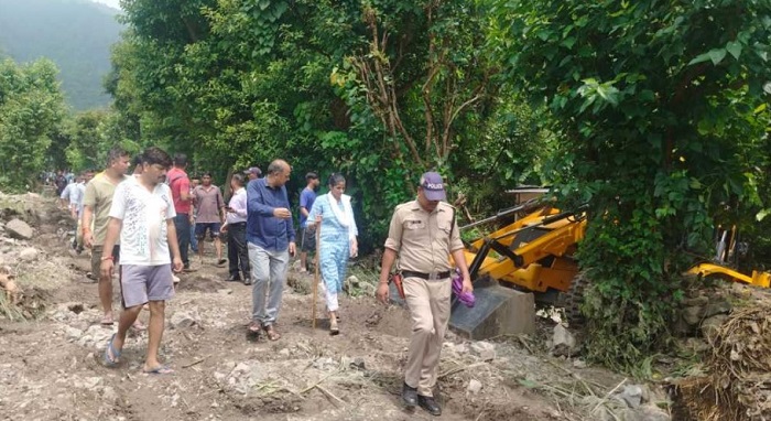 मालदेवता, सिरलवालगढ में मूसलाधार बारिश से तबाही, DM सोनिका किया निरीक्षण