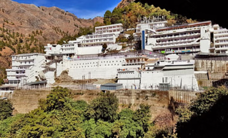जम्मू-कश्मीर: वैष्णो देवी मंदिर में सुरक्षा में सेंध, पिस्टल लेकर पहुंची महिला गिरफ्तार