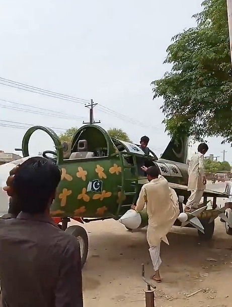 ब्रेकिंग न्यूज़: पाकिस्तान ने उन्नत J-35A स्टील्थ फाइटर जेट के अधिग्रहण की योजना बनाई, भारत के राफेल और तेजस को चुनौतीब्रेकिंग न्यूज़: पाकिस्तान ने उन्नत J-35A स्टील्थ फाइटर जेट के अधिग्रहण की योजना बनाई, भारत के राफेल और तेजस को चुनौती