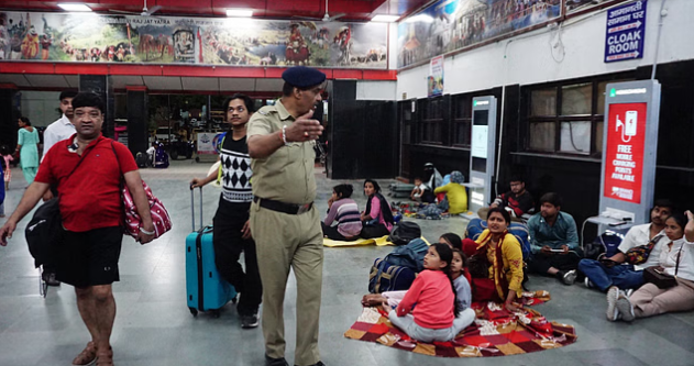 पहलगाम हमला: पाकिस्तानी दंपती लौटे वापस, देहरादून में हिंदुस्तानी मां के साथ रहेंगे दो पाकिस्तानी बच्चे
