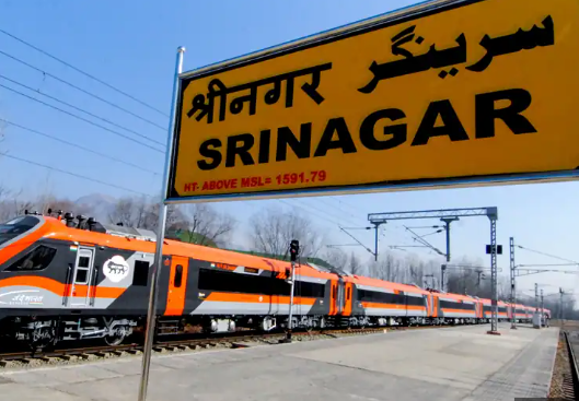 पहलगाम आतंकी हमले के बाद श्रीनगर से वापसी का हवाई किराया आसमान छूने लगा, यात्रियों को हो रही भारी परेशानी