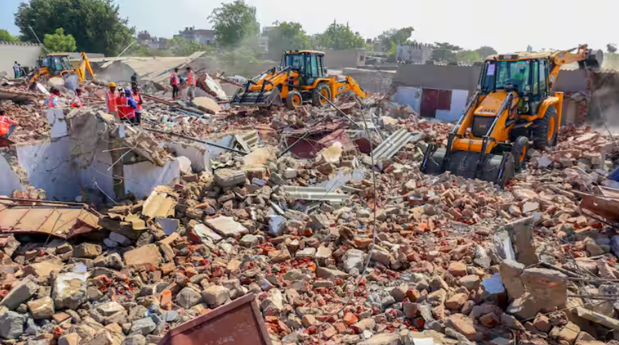 अहमदाबाद में इतिहास का सबसे बड़ा बुलडोजर एक्शन: अवैध बस्तियों पर चला ‘ऑपरेशन क्लीन’
