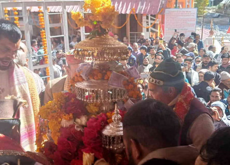 चारधाम यात्रा 2025: गंगोत्री के लिए रवाना हुई मां गंगा की डोली, कल खुलेंगे धाम के कपाट