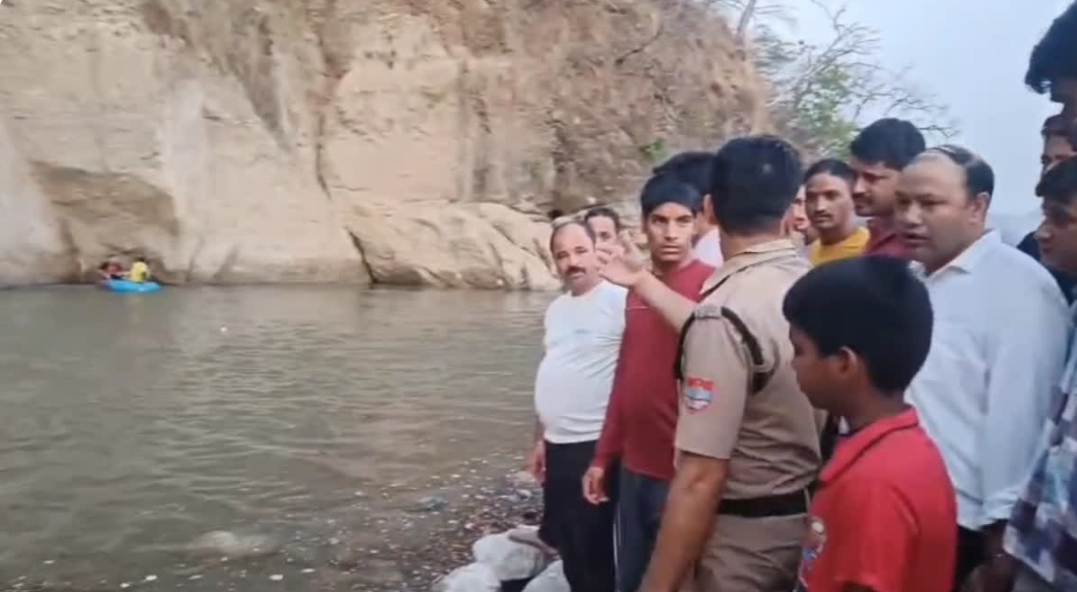 बेटे की जान बचाते-बचाते पिता की मौत, रामनगर की कोसी नदी में डूबे 45 वर्षीय खीम सिंह