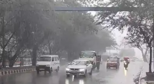 दिल्ली-एनसीआर: मौसम ने बदली करवट, बारिश से मिली गर्मी से राहत