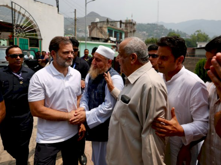 राहुल गांधी का जम्मू-कश्मीर दौरा: शहीदों के परिवार और पाक गोलाबारी पीड़ितों से मुलाकात