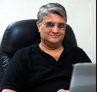 फिल्म निर्देशक मनीष गुप्ता पर ड्राइवर से मारपीट का आरोप: वेतन विवाद के बाद चाकू से हमले का मामला दर्ज