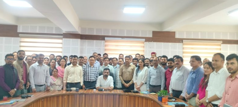 पौड़ी के DM डॉ. आशीष चौहान की पदोन्नति, उत्तराखंड नागरिक उड्डयन प्राधिकरण व खेल विभाग की मिली जिम्मेदारी