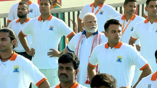 अंतर्राष्ट्रीय योग दिवस: पीएम मोदी ने ‘योग 2.0’ की शुरुआत का किया आह्वान