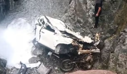 कालसी-चकराता मार्ग पर भीषण सड़क हादसा: तीन की मौत, एक गंभीर घायल