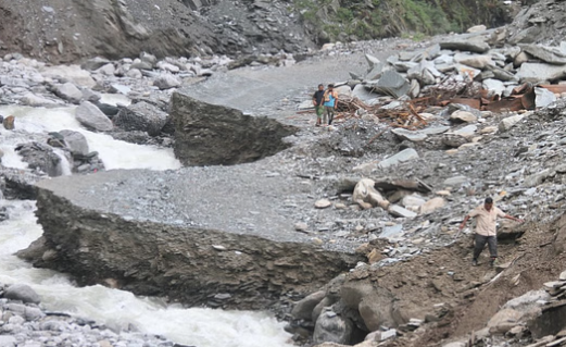 हिमाचल में बादल फटने से तबाही, अब तक 7 की मौत, 6 लापता; राहत और बचाव कार्य जारी