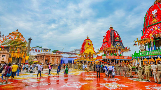 जगन्नाथ रथ यात्रा: पुरी से लेकर गुजरात तक श्रद्धा का महासागर, लाखों भक्तों की उमड़ी भीड़, सुरक्षा के पुख्ता इंतज़ाम