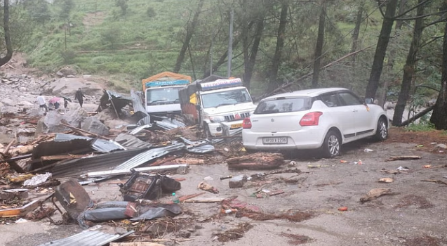 हिमाचल में बादल फटने की त्रासदी: 18 की मौत, 33 लापता, करोड़ों का नुकसान