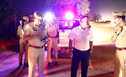 हापुड़ में दर्दनाक सड़क हादसा: गलत दिशा से आए कैंटर की टक्कर में पांच की मौत