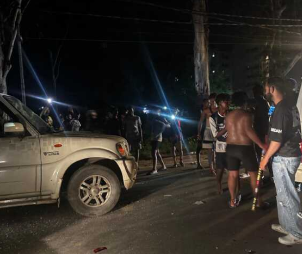 रुड़की में कांवड़ियों का तांडव, जिला प्रशासन की गाड़ी में की तोड़फोड़, कई स्थानों पर मारपीट और अफरा-तफरी