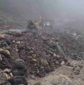 बदरीनाथ हाईवे पर कंचन नाला उफान पर, पांच घंटे बाधित रही आवाजाही, 1500 तीर्थयात्री फंसे