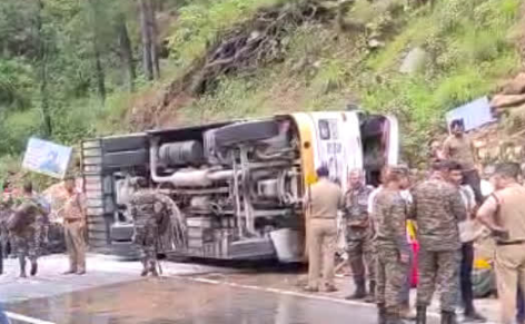 चमोली में सेना की बस पलटी, कई जवान घायल