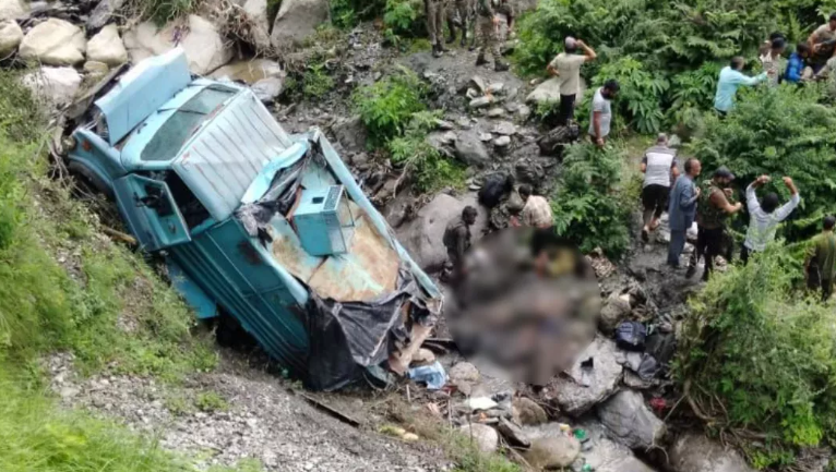 Accident:उधमपुर में भीषण हादसा,सीआरपीएफ की बस 200 फीट गहरी खाई में गिरी, तीन जवान शहीद