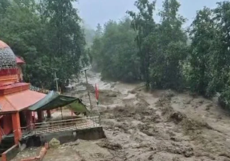 जम्मू-कश्मीर: डोडा में बादल फटने से भारी तबाही, तीन की मौत