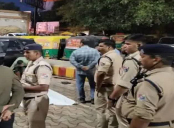 कानपुर रेलवे स्टेशन पर लग्जरी कार में मिली CRPF इंस्पेक्टर की लाश