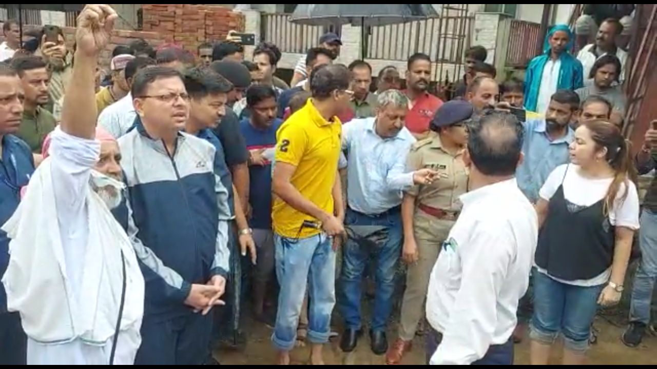 बादल फटने के बाद CM धामी ने JCB पर बैठकर किया आपदाग्रस्त इलाको का दौरा