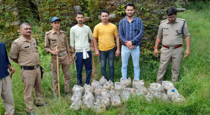 बेरीनाग के जंगल से बरामद 1000 लीटर लहन किया नष्ट