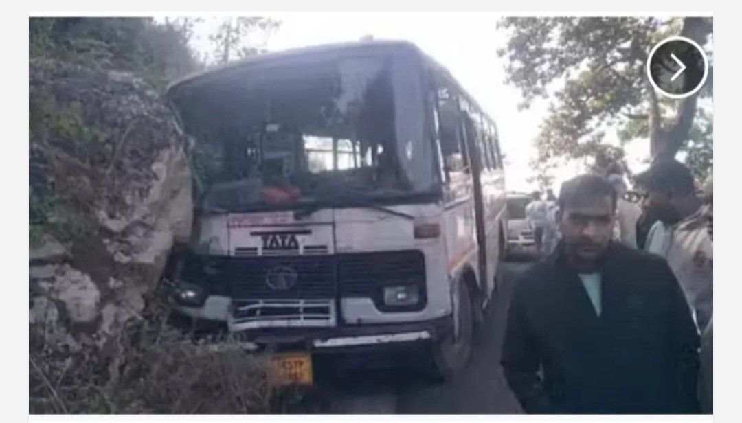 सल्ट के पास बड़ा हादसा टला, चालक ने ऐसे बचाई 25 यात्रियों की जान…..