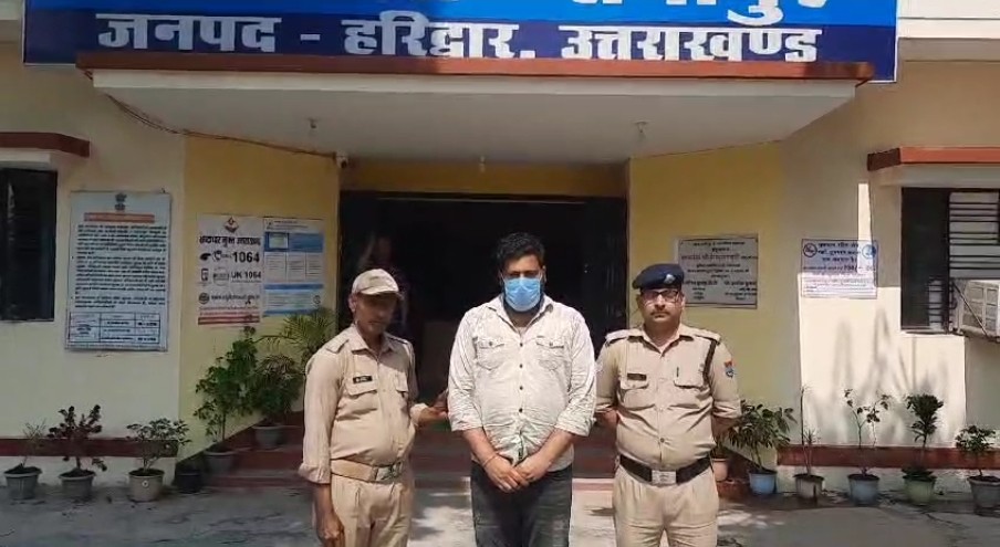 पूर्व विधायक की बेटी से ब्लैकमेलिंग मामला: आरोपी गिरफ्तार, अभिनेत्री की तलाश जारी