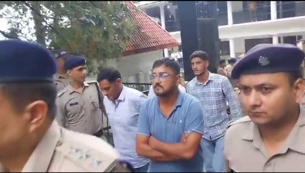 नैनीताल- जिला पंचायत सदस्यों के मामले में हाईकोर्ट में हुई सुनवाई , SSP को लगाई फटकार