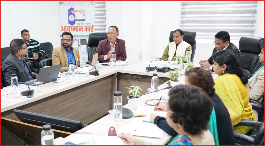 शत-प्रतिशत आयुष्मान कार्ड बनाने की तैयार करें सीएमओ: डॉ धन सिंह रावत