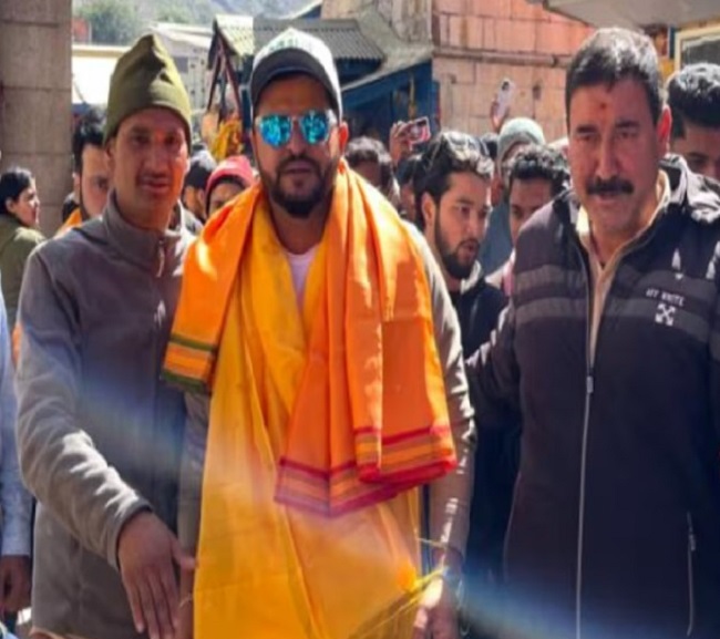 “क्रिकेटर सुरेश रैना ने बदरीनाथ धाम में की पूजा अर्चना”