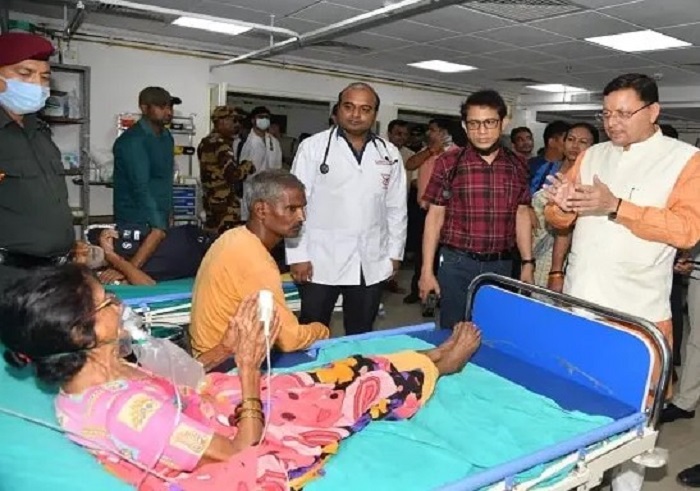 चिकित्सालय का औचक निरीक्षण, अधिकारियों में हड़कंप: सीएम धामी