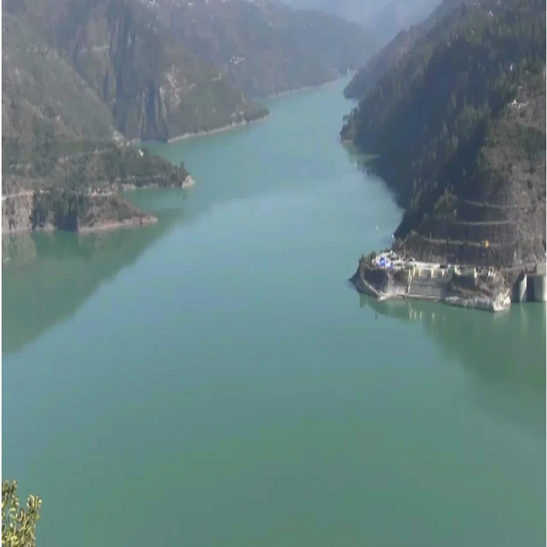 उत्तराखंडः टिहरी झील में मिली छात्र की लाश पेपर पर लिखा आई लव यू माॅम.
