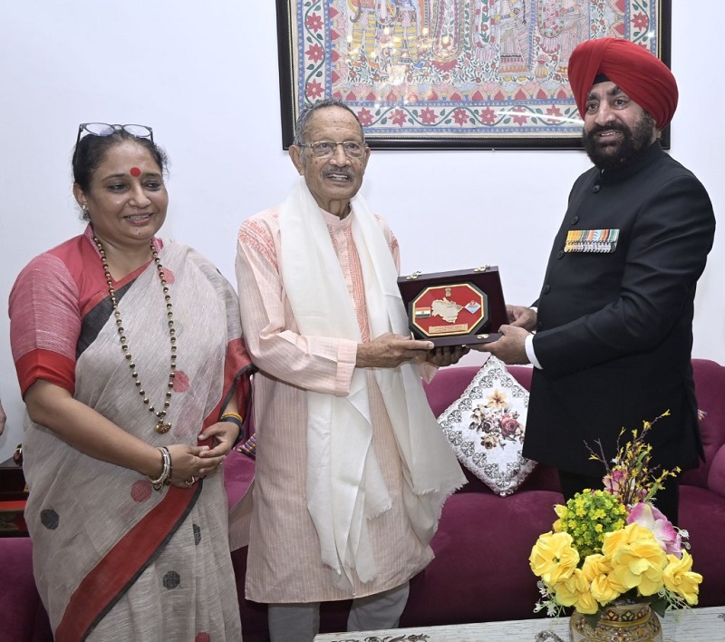 राज्यपाल ने पूर्व सीएम से की शिष्टाचार भेंट। ।