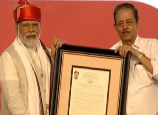 लोकमान्य तिलक पुरस्कार से सम्मानित हुए पीएम ने राशि नमामि गंगे परियोजना को किया समर्पित। ।