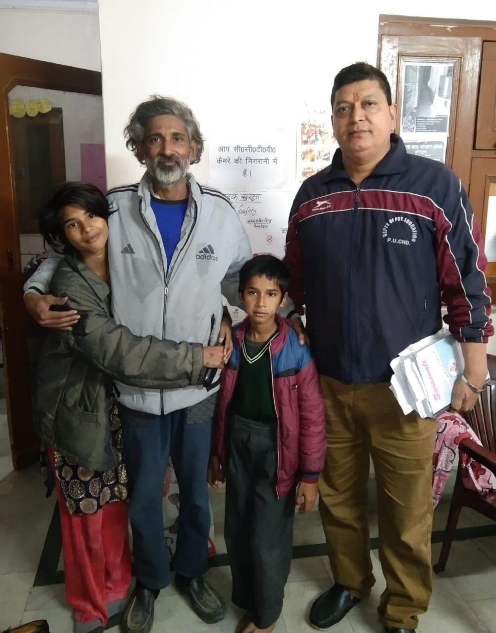 देश का भविष्य सड़कों पर मांग रहा भीख, दस्ता टीम को मिले दो नाबालिग....