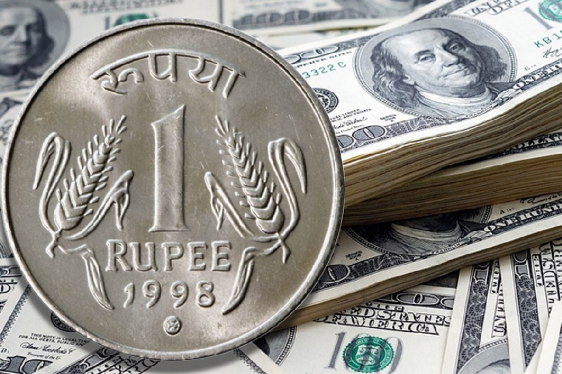 शुरुआती कारोबार में अमेरिकी डॉलर के मुकाबले रुपया 12 पैसे टूटकर 81.86.