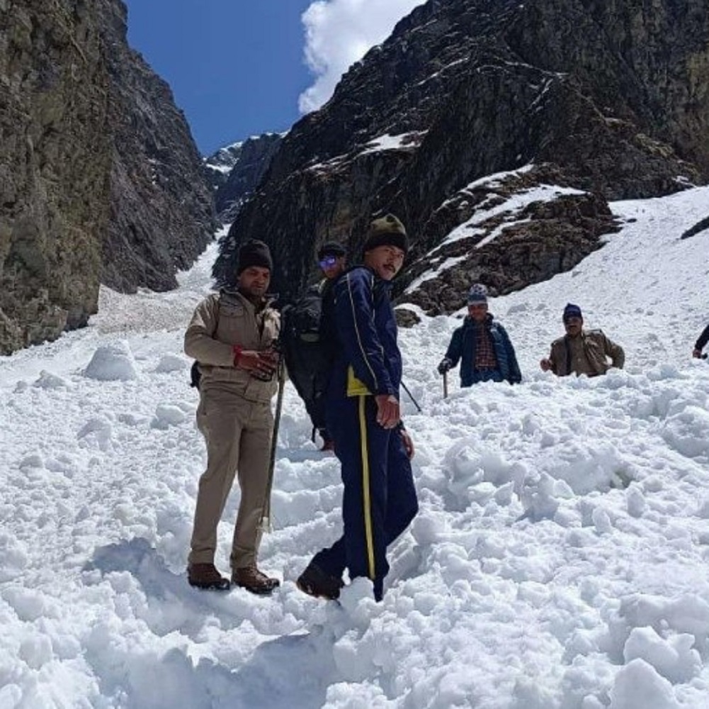 उत्तराखंड में इस बार यात्री हेमकुंड साहिब के दर्शनों के साथ करेंगे बर्फ के नजारों का भी दीदार, 20 को खुलेंगे कपाट