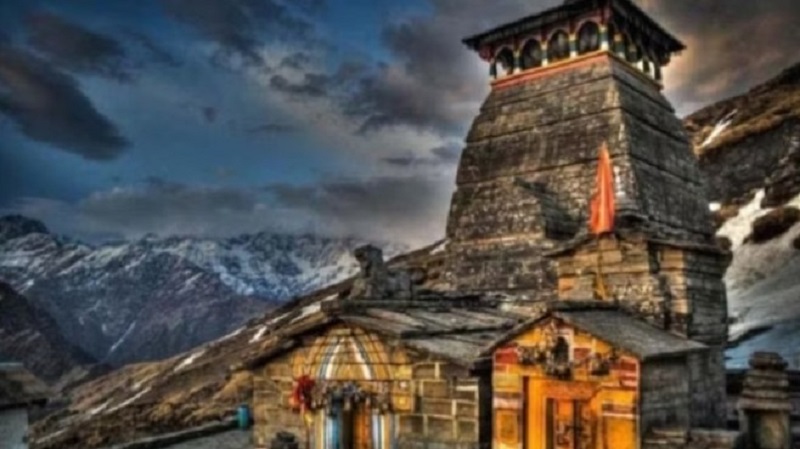 दुनिया की सबसे ऊंचाई पर बना शिव मंदिर, एक तरफ़ क्यों झुक रहा है: तुंगनाथ