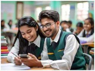 CBSE 10th, 12th Result 2024 : सीबीएसई बोर्ड 10वीं, 12वीं में कौन बना टॉपर, कौन सा जोन रहा बेस्ट, जानें