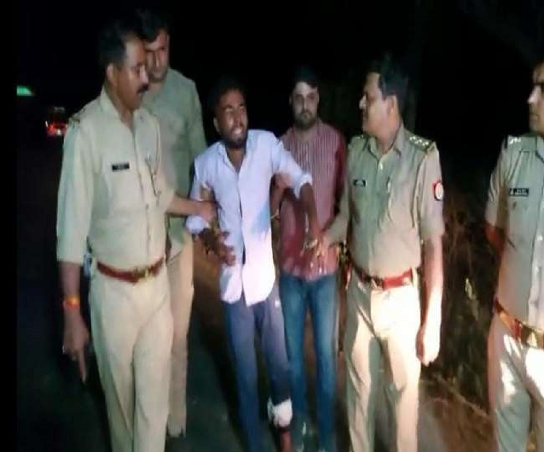 उत्तरप्रदेश: हापुड सिटी पुलिस के केवल 4 जांबाज जवानों ने एनकाउंटर में शातिर बदमाश को लंगड़ा कर किया गिरफ्तार.