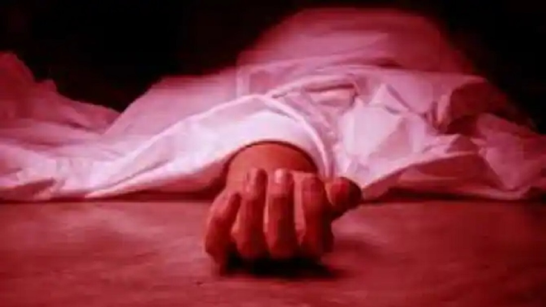 उधमसिंह नगर में के सितारगंज में 50 से अधिक छात्रों को ले जा रही बस के ट्रक से टकरा जाने से सोमवार को एक किशोर छात्र और एक महिला की मौत.