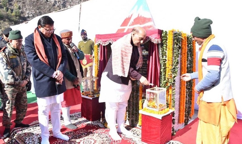 केंद्रीय रक्षा मंत्री ने 670 करोड़ रुपये की लागत से 29 पुलों, छह सड़कों का किया उद्घाटन....