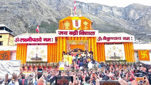 बदरीनाथ धाम के कपाट खुले, जय बदरी विशाल के गूंजे जयकारे.