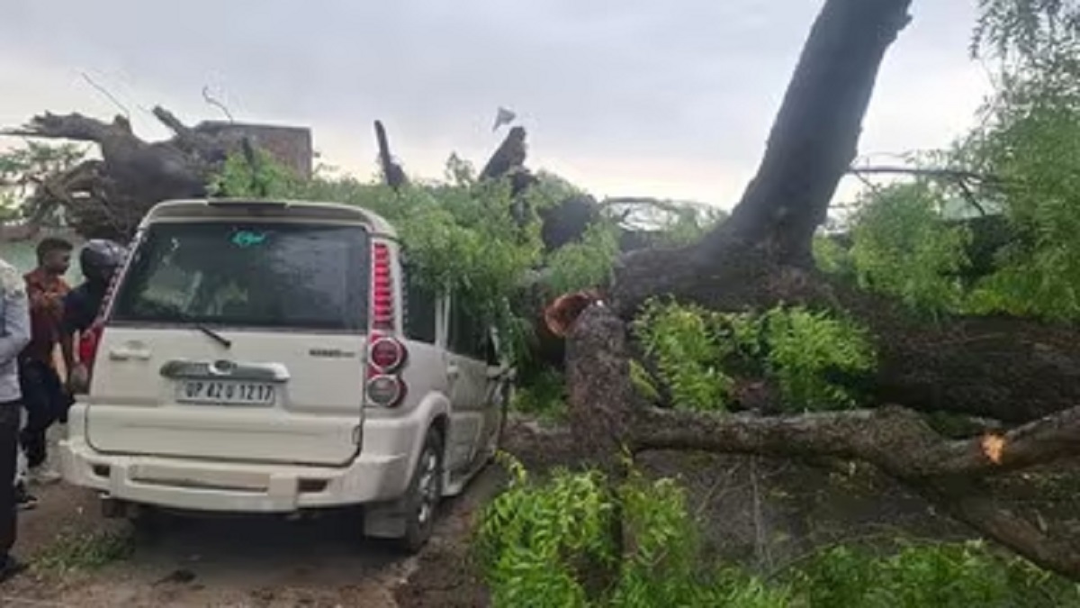 यूपी में आंधी-तूफान से 96 की मौत, भदोही में 18 और प्रयागराज में 17 लोगों की गई जान