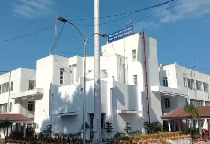 सदन में हंगामा: विपक्ष की सरकार के खिलाफ कड़ी चुनौती