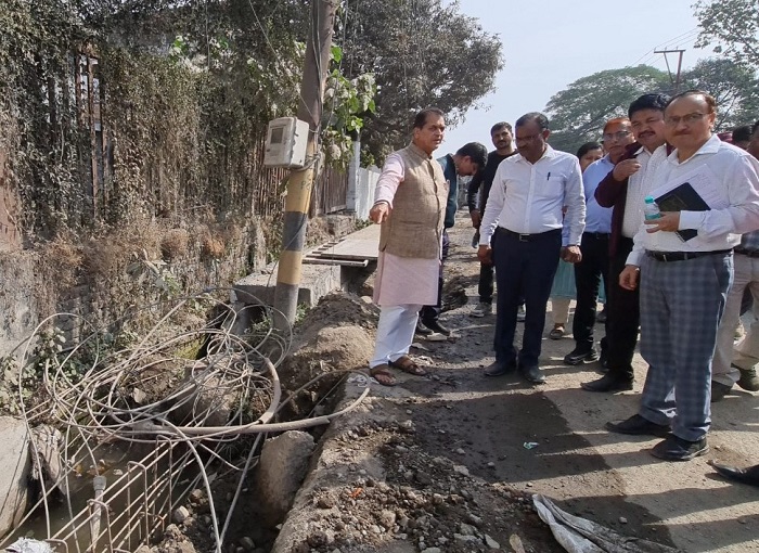 ‘शहरी विकास मंत्री ने किया आराघर चौक से प्रिंस चौक तक निर्माण कार्य का निरीक्षण, लापरवाही मिलने पर जताई कड़ी नाराजगी’