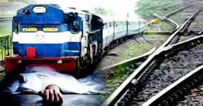 उत्तर प्रदेश के गोरखपुर जिले में गुरुवार देर रात शराब के नशे में रेलवे क्रॉसिंग पार करना 3 दोस्तों को पड़ा भारी, ट्रेन की चपेट में आने से 2 की मौत एक घायल.