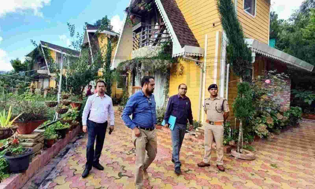 उत्तराखंड में अंकिता हत्याकांड के बाद सरकार द्वारा अतिक्रमण बिना पंजीयन संचालित हो रहे, होटलों,निजी गेस्ट हाउसों,रिसॉर्ट में सुरक्षा मानकों, प्रशासन द्वारा छापेमारी अभियान जारी.