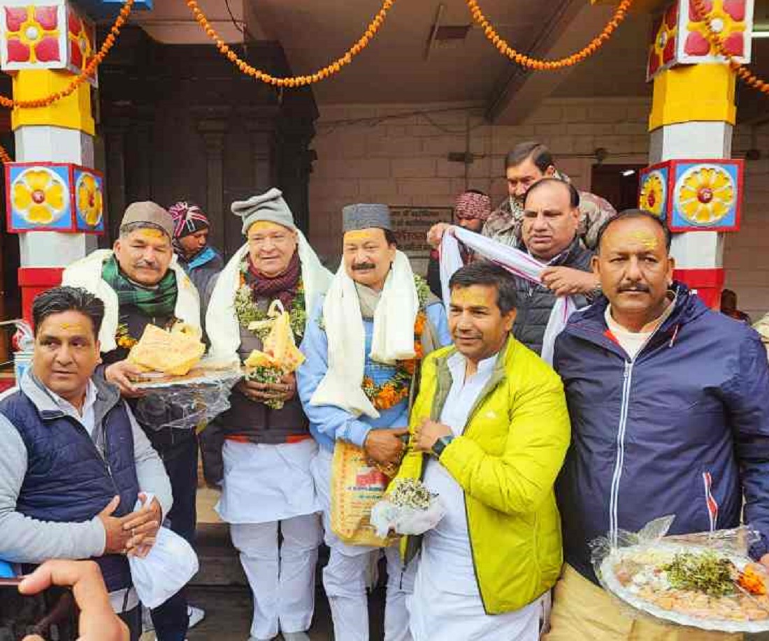 उत्तराखंड में कांग्रेस प्रदेशाध्यक्ष करन माहरा व नेता प्रतिपक्ष यशपाल आर्य ने चमोली स्थित सीमांत गांव माणा से कांग्रेस की भारत जोड़ो यात्रा का किया शुभारंभ.